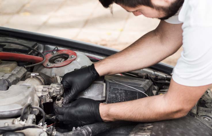 ¿Qué sucede si le pongo una batería de mayor tamaño a mi Carro?